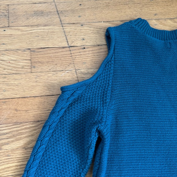 a.n.a Teal Cold Shoulder Cable Knit Sweater Size M - Picture 6 of 11